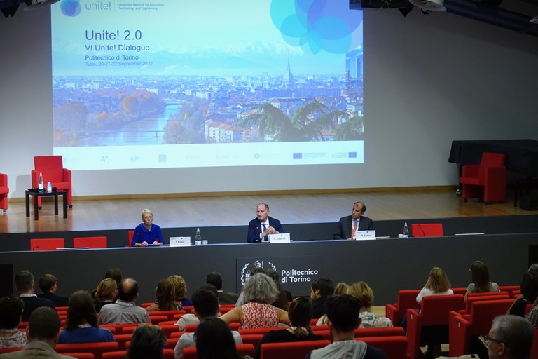 Tanja Brühl, President of Unite! and President of TU Darmstadt (left), Guido Saracco, Rector of Politecnico di Torino (centre), Roberto Zanino, Politecnico di Torino's KLO (right), during the first open session of the Dialogue "The Unite! Alliance: present and future impact"