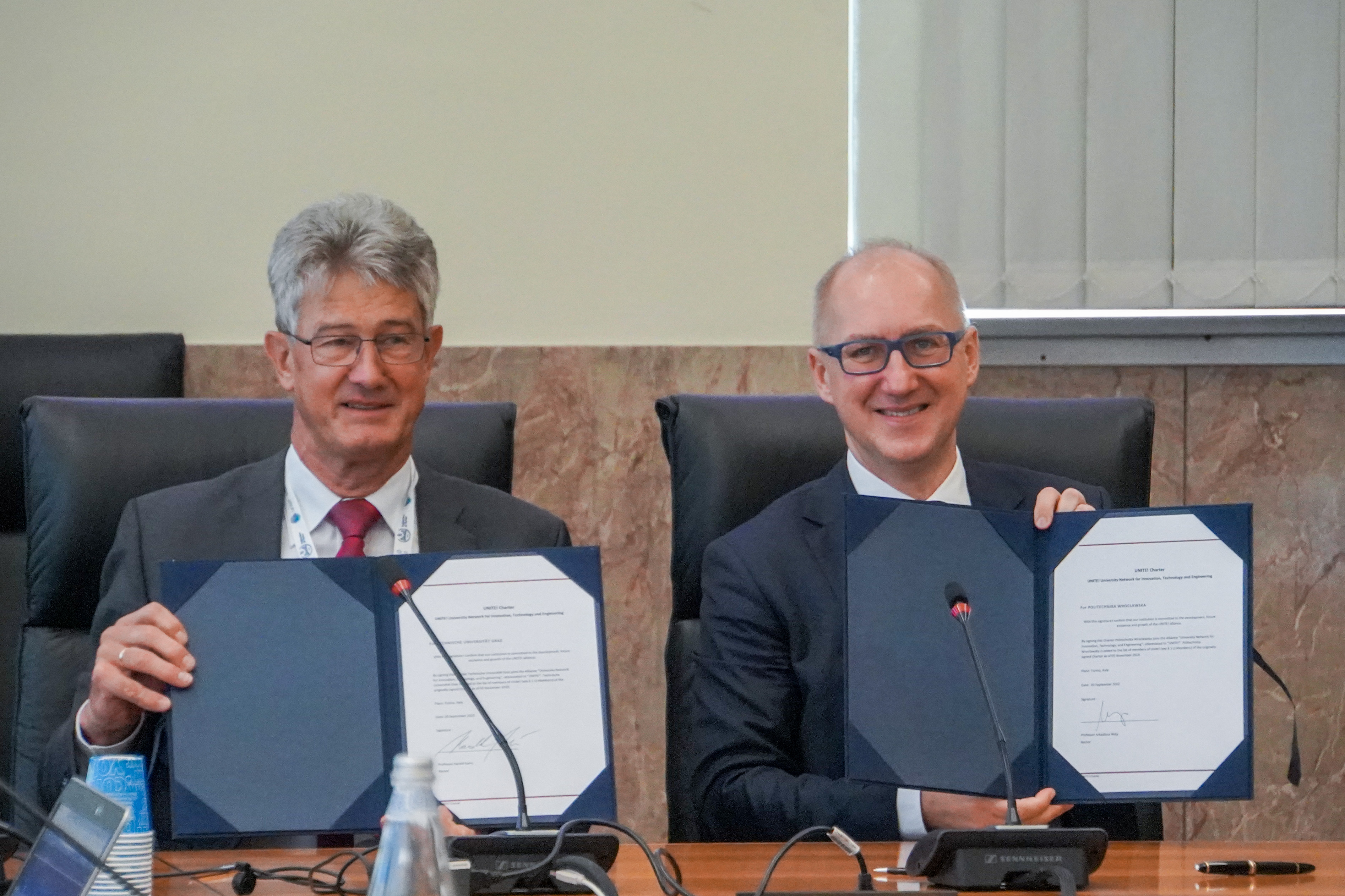 The rectors/president's of TU Graz and Wroclaw Tech holding the signed Unite! charter.