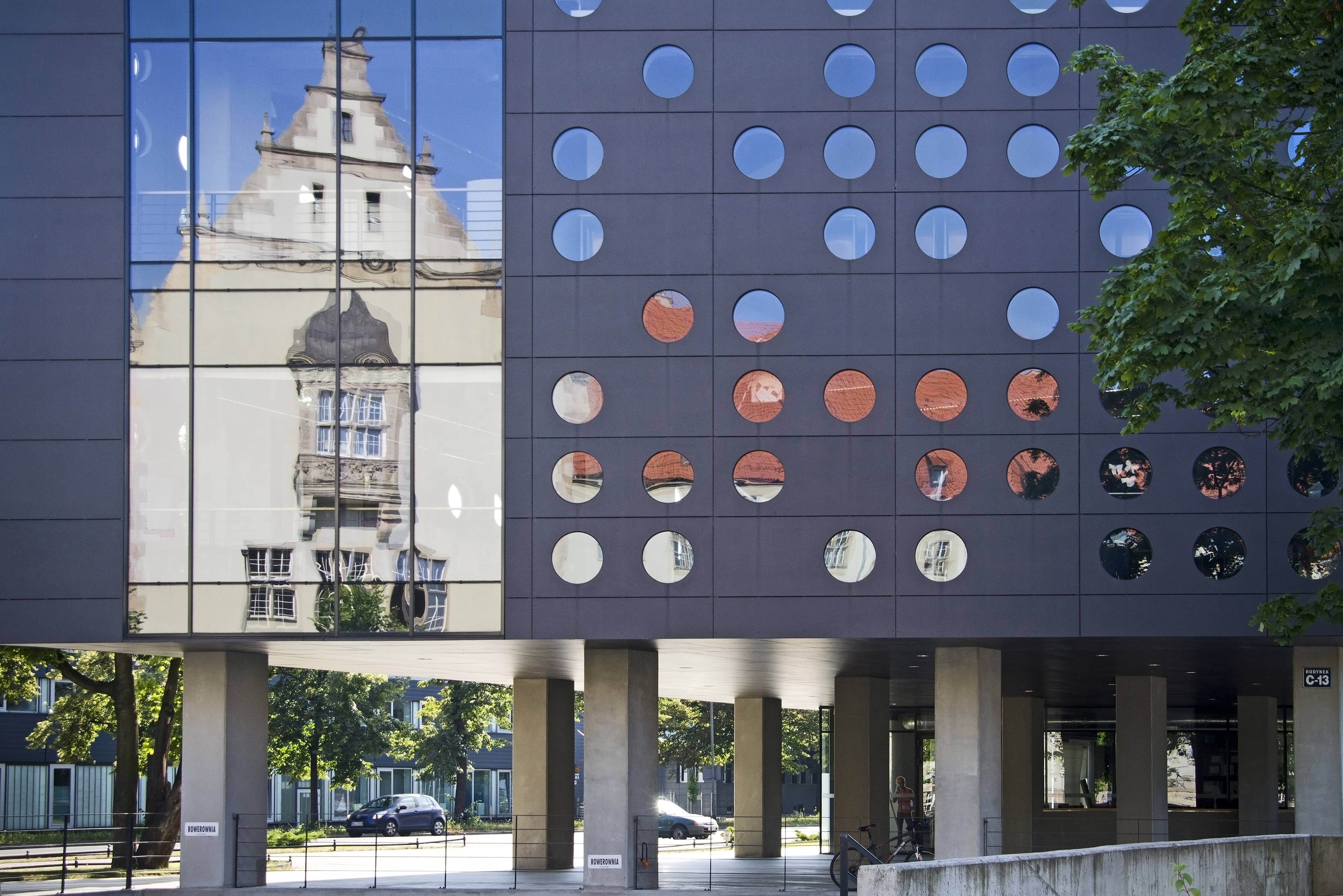 Image of Wroclaw Tech main buildings.